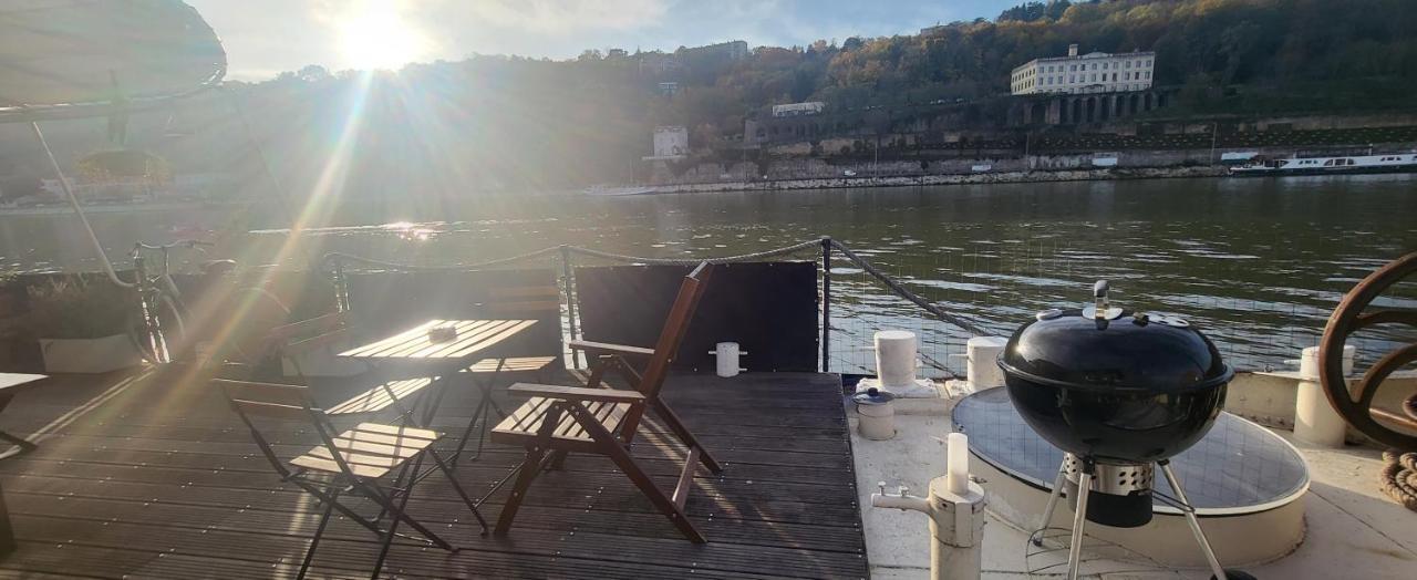 Appartement Dans Peniche Atypique Et Idyllique A Confluence Lyon Exterior foto